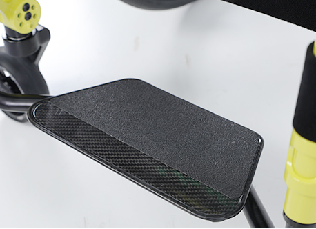 kolfibermanuell rullstolsfotpedal